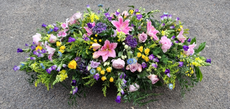 Mixed casket spray